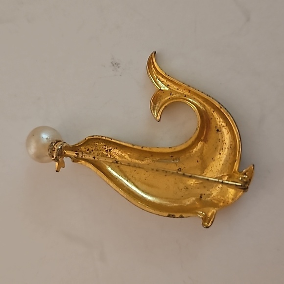 DAMASCENE & Faux Pearl Seal Brooch. - Picture 5 of 6